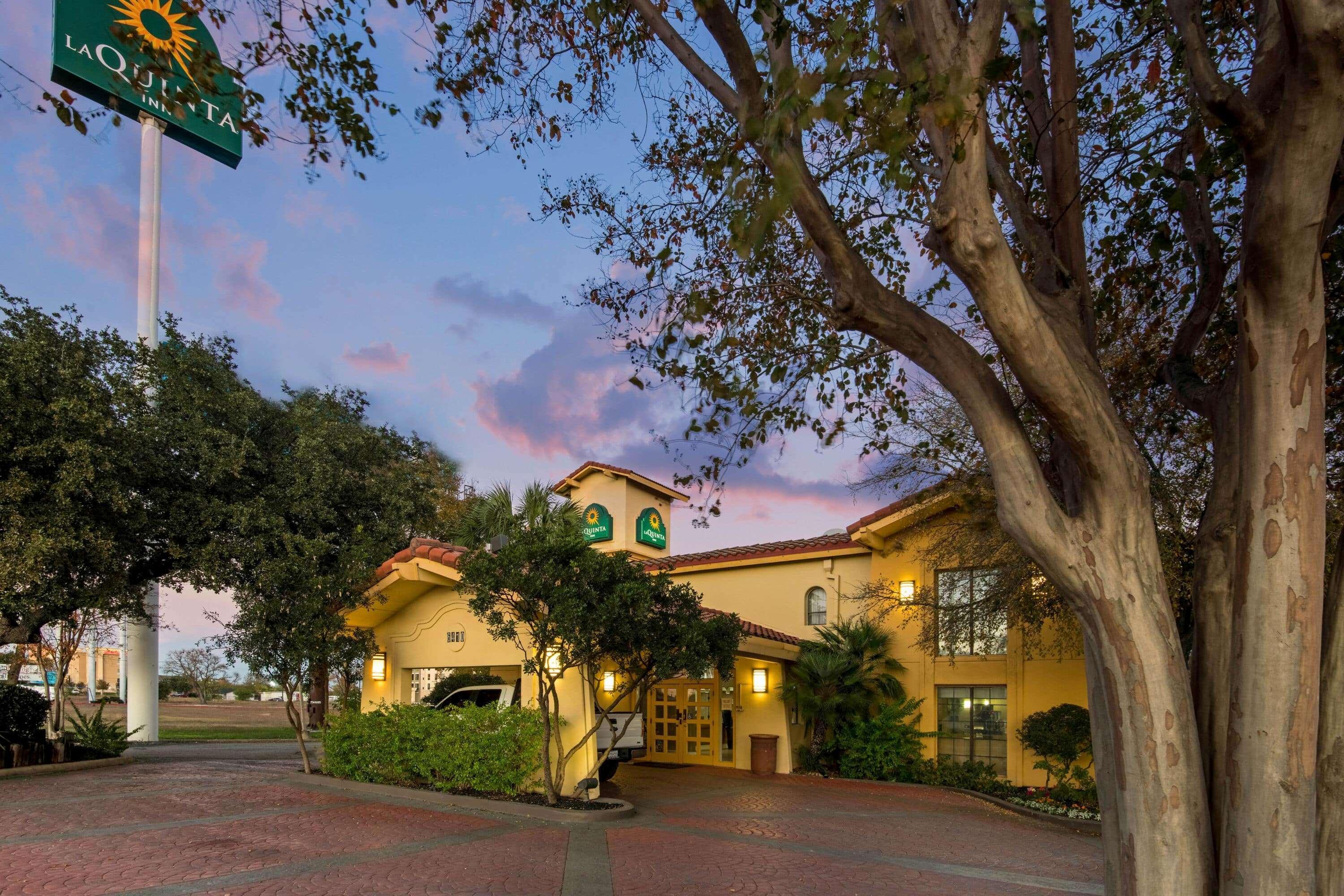 La Quinta Inn By Wyndham San Antonio I-35 N At Rittiman Rd Exterior photo