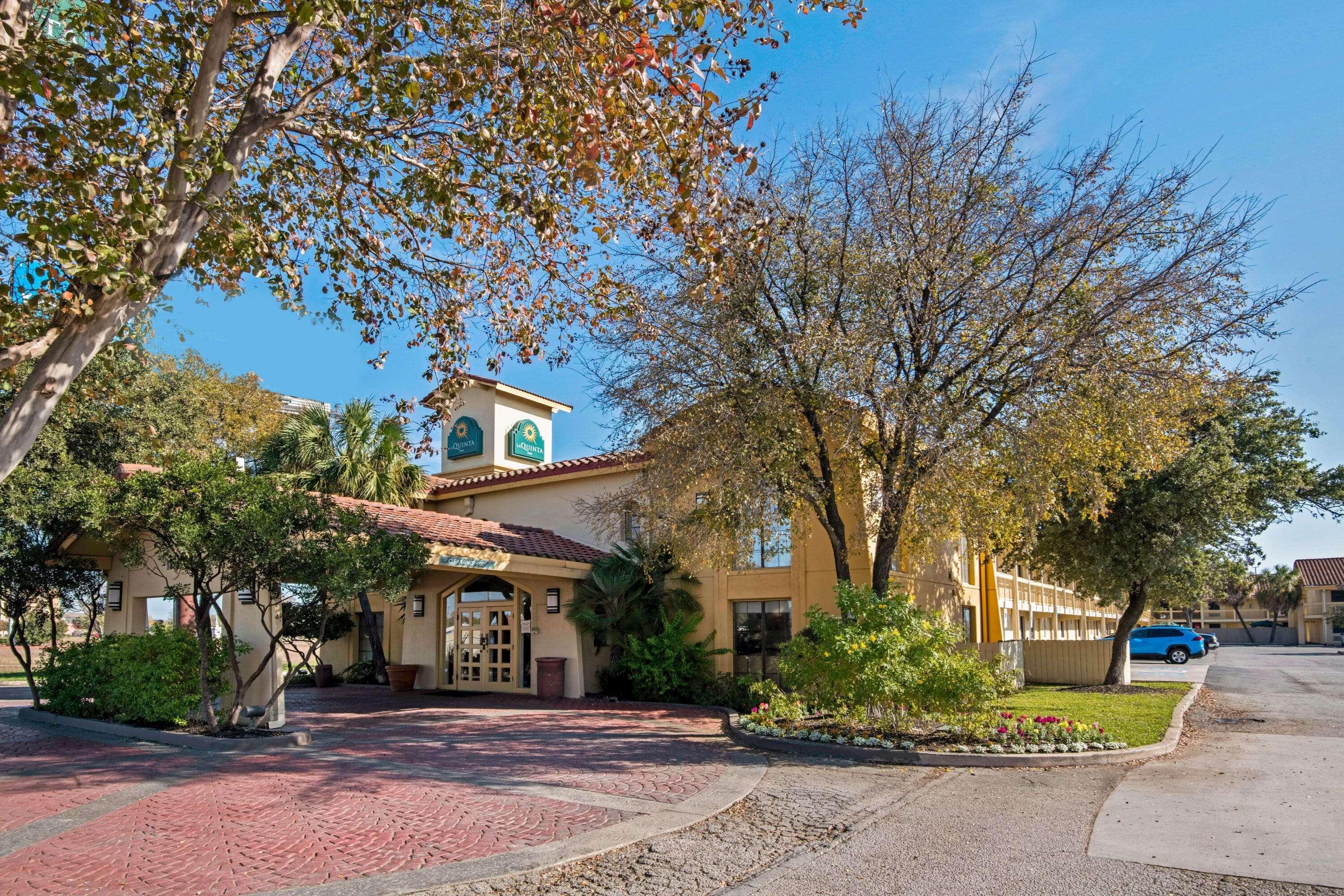 La Quinta Inn By Wyndham San Antonio I-35 N At Rittiman Rd Exterior photo